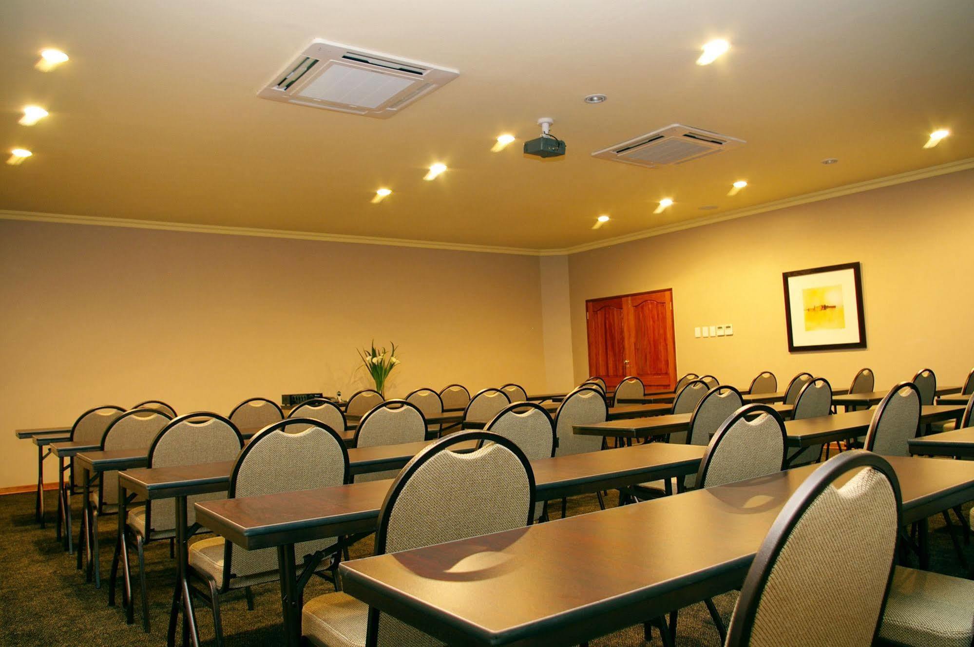 Protea Hotel By Marriott Harrismith Montrose Exterior photo